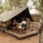 Tiendas de campaña amuebladas del Camping Son Bou en Menorca